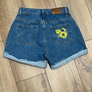 Order Plus Woman’s Sunflower Jean Shorts Small